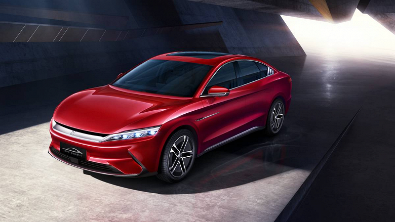 Китайский электромобиль byd